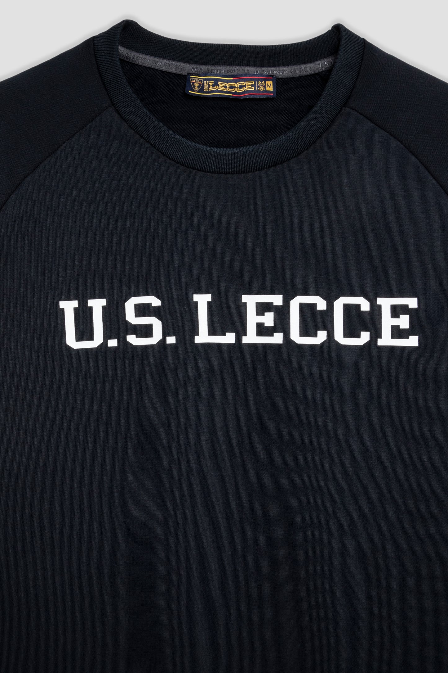 Felpa blu navy con strisce giallo-rosse