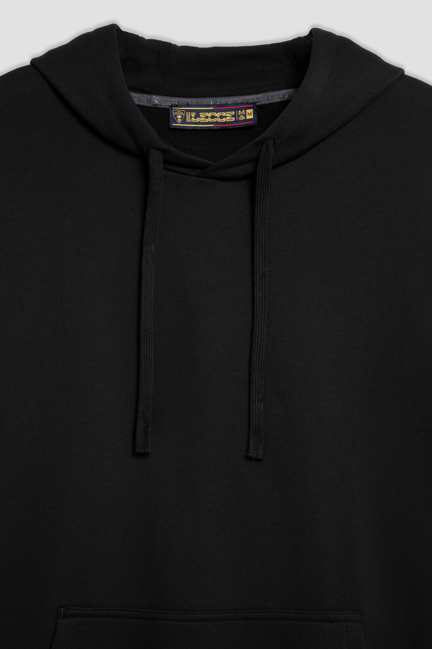 Felpa nera con cappuccio