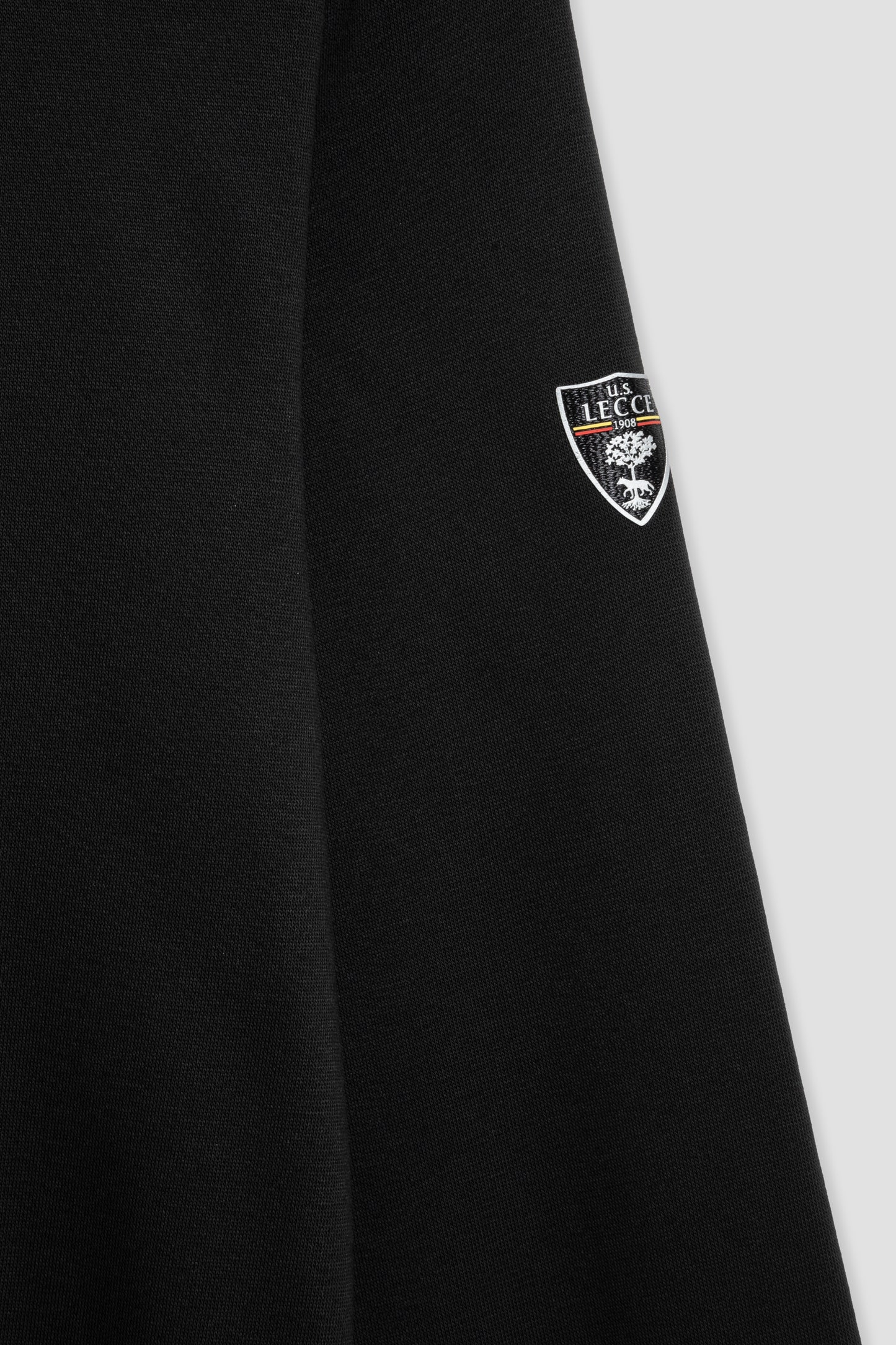 Felpa nera con cappuccio